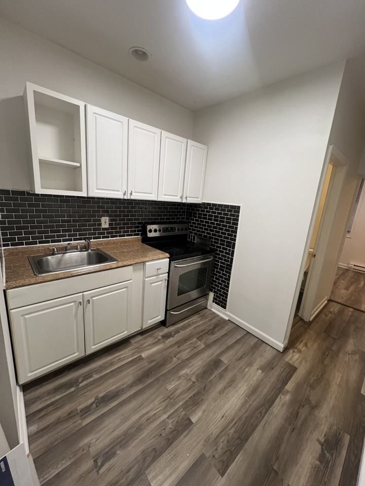 1706 W Allegheny Ave #2 - Photo 6 of 9