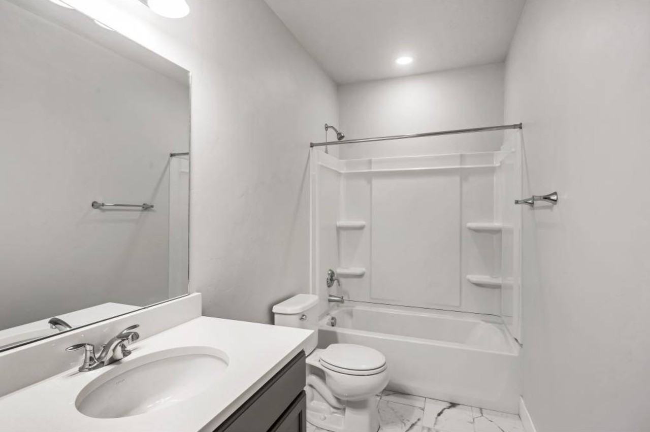 5141 W Lower Wood Ln - Photo 5 of 9