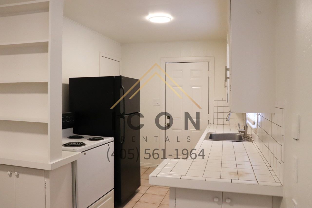 3917 Nw 24th St #1 - Photo 5 of 15