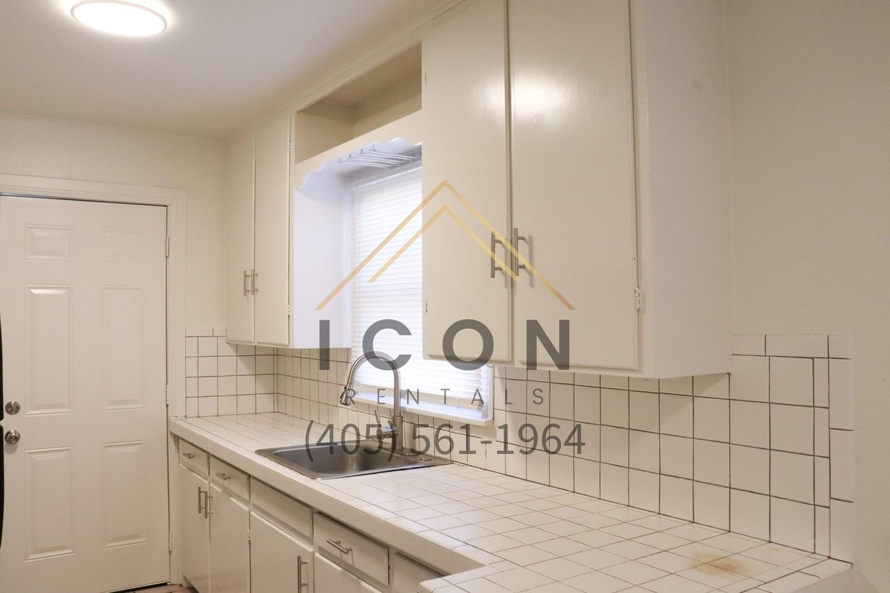 3917 Nw 24th St #1 - Photo 6 of 15