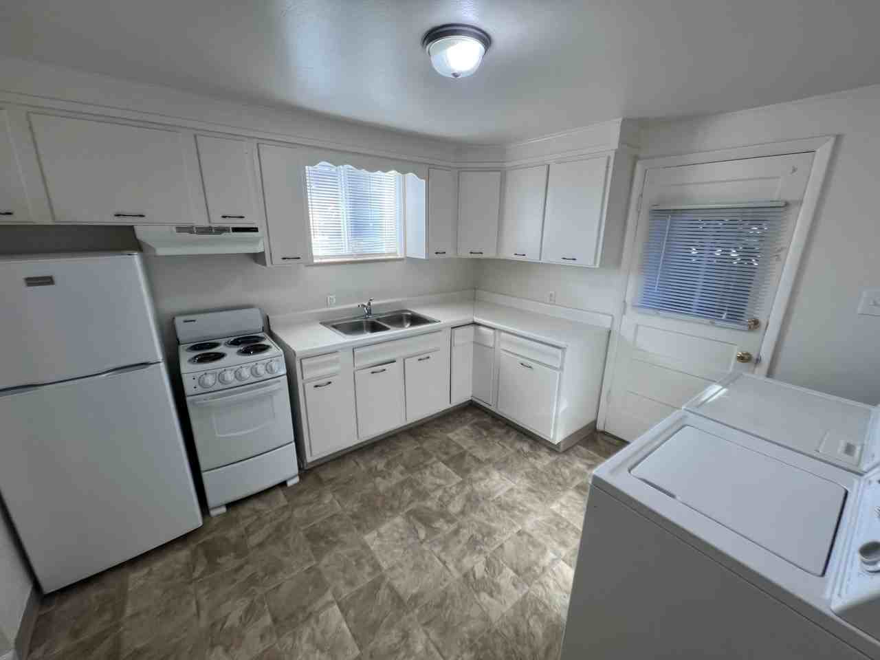 2424 W 11th St #2426 - Photo 3 of 8