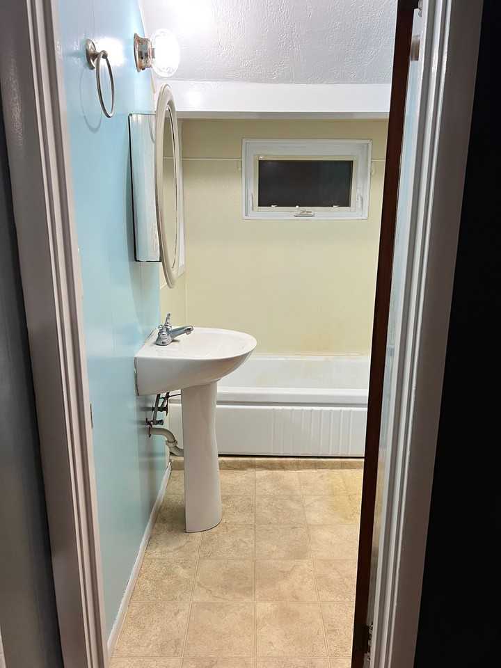 314 W Slingluff Ave #A - Photo 4 of 14