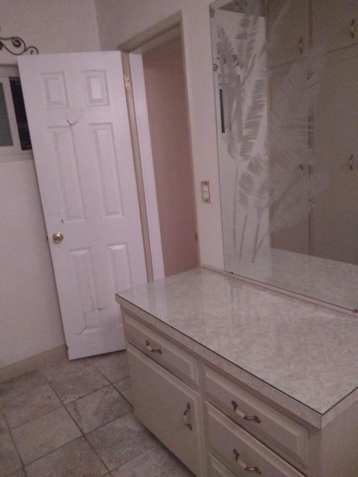 1292 North Laurel Avenue - D - Studio - Photo 2 of 14