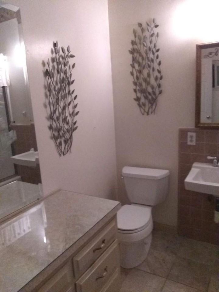 1292 North Laurel Avenue - D - Studio - Photo 5 of 14