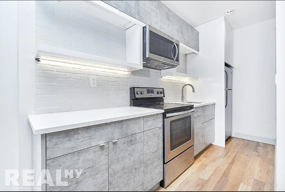 Frost St #1L - Photo 4 of 12