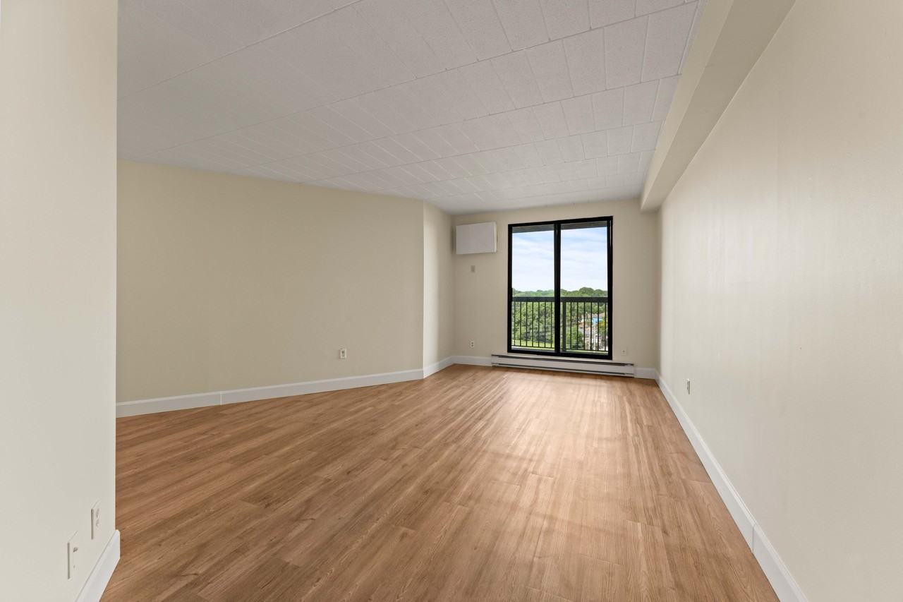 Lauzon Tower Apartments - Photo 7 of 25