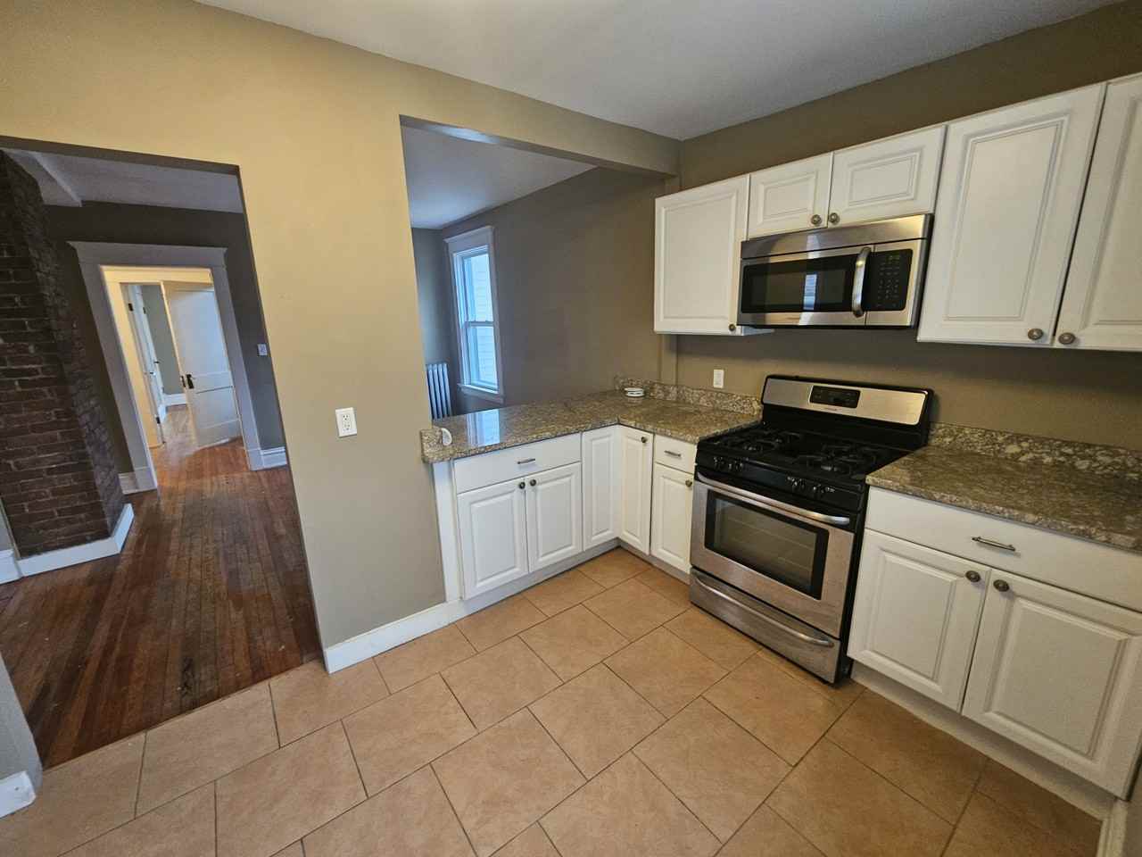 1330 Brockley Ave - Photo 2 of 22