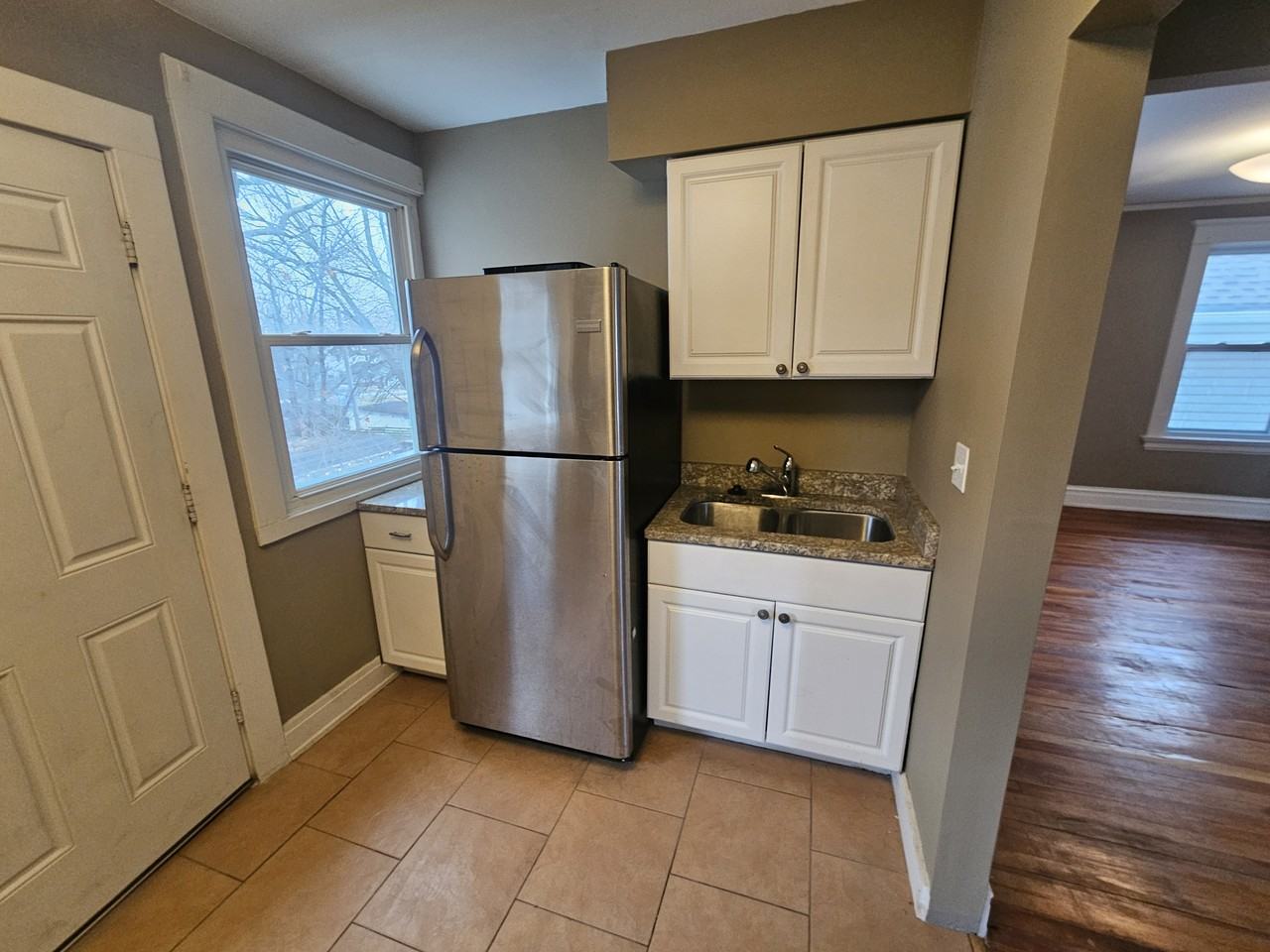 1330 Brockley Ave - Photo 4 of 22