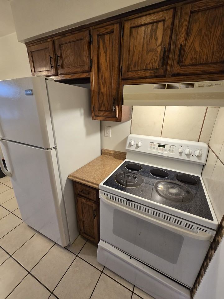 9625 Grove Ave #C - Photo 5 of 10