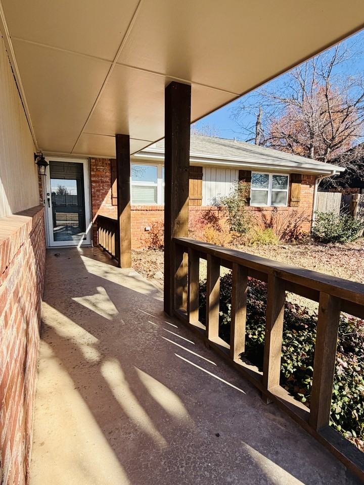 2705 Carlton Way #1 - Photo 2 of 10