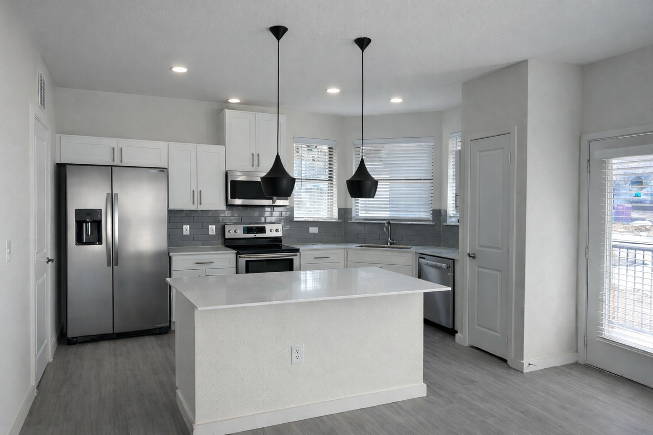 901 Rendon - Photo 2 of 23