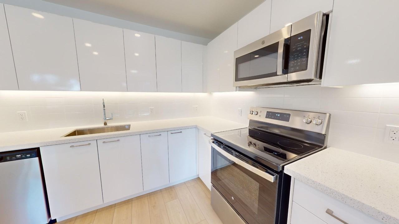 70 Roehampton - Photo 4 of 14