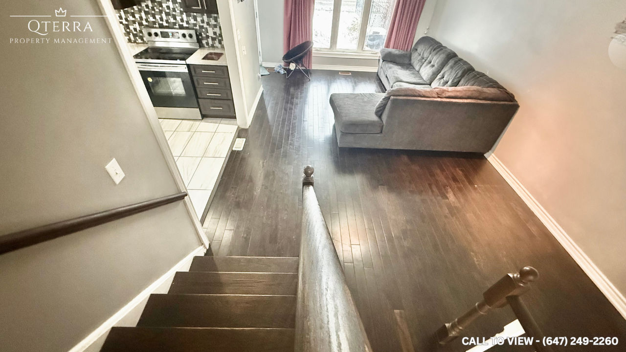 29 Franson Cres - Photo 3 of 12