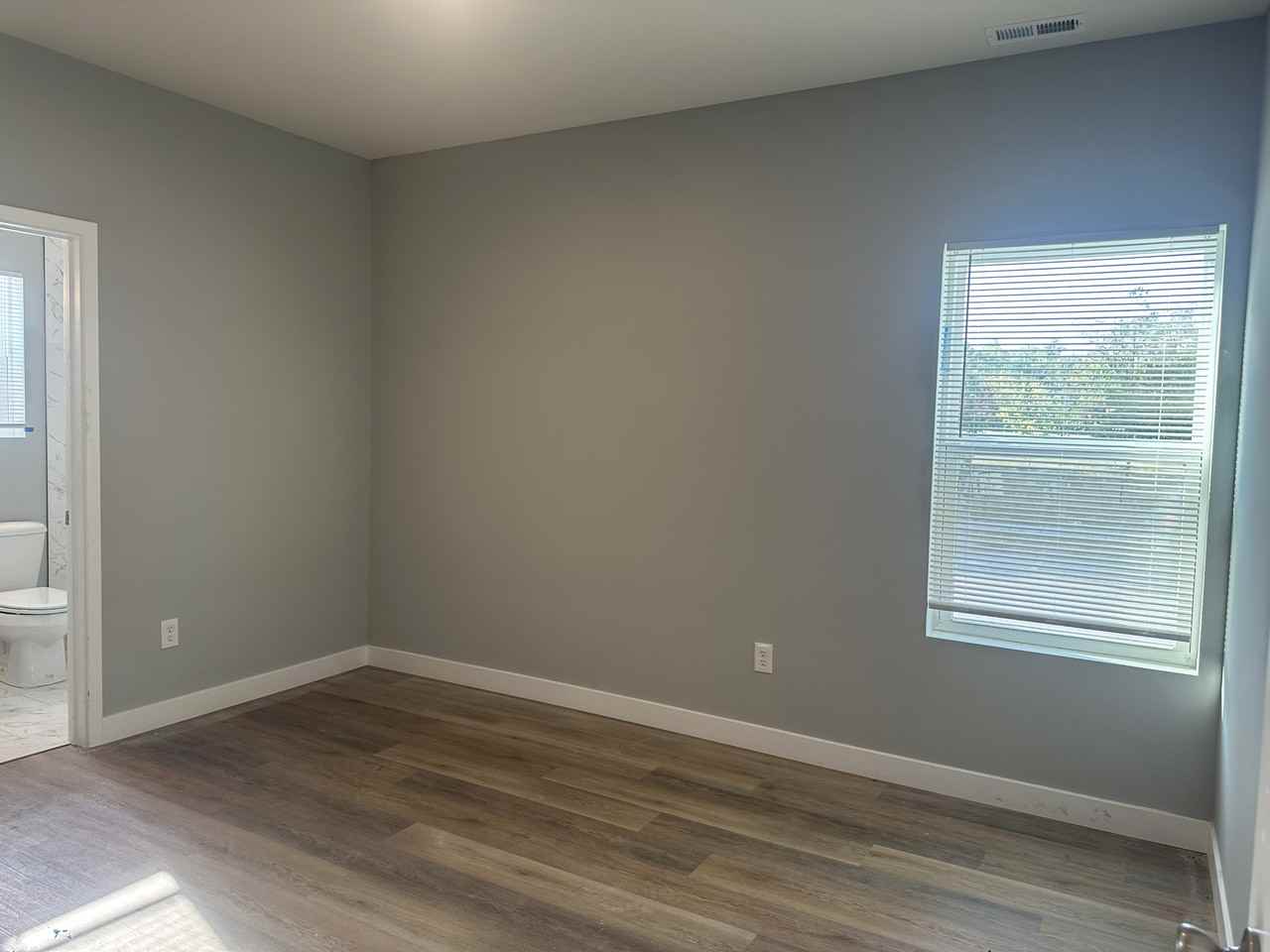 1137 W 21st St #1137 - Photo 2 of 10