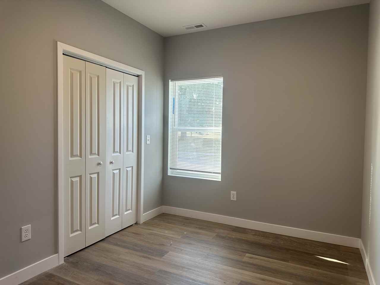 1139 W 21st St #1139 - Photo 2 of 10