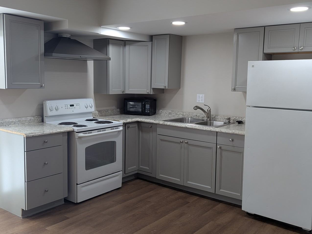 3403 Kenbrooke Ct #1 - Photo 2 of 10