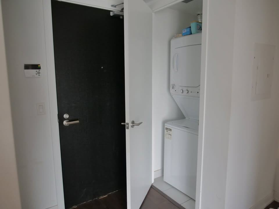 501 Yonge Street #2502 - Photo 4 of 13