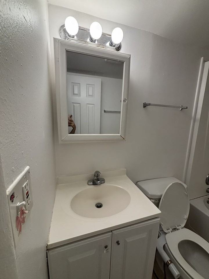 1151 NE 16th Ct - Photo 4 of 17