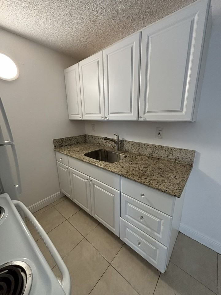 1151 NE 16th Ct - Photo 7 of 17