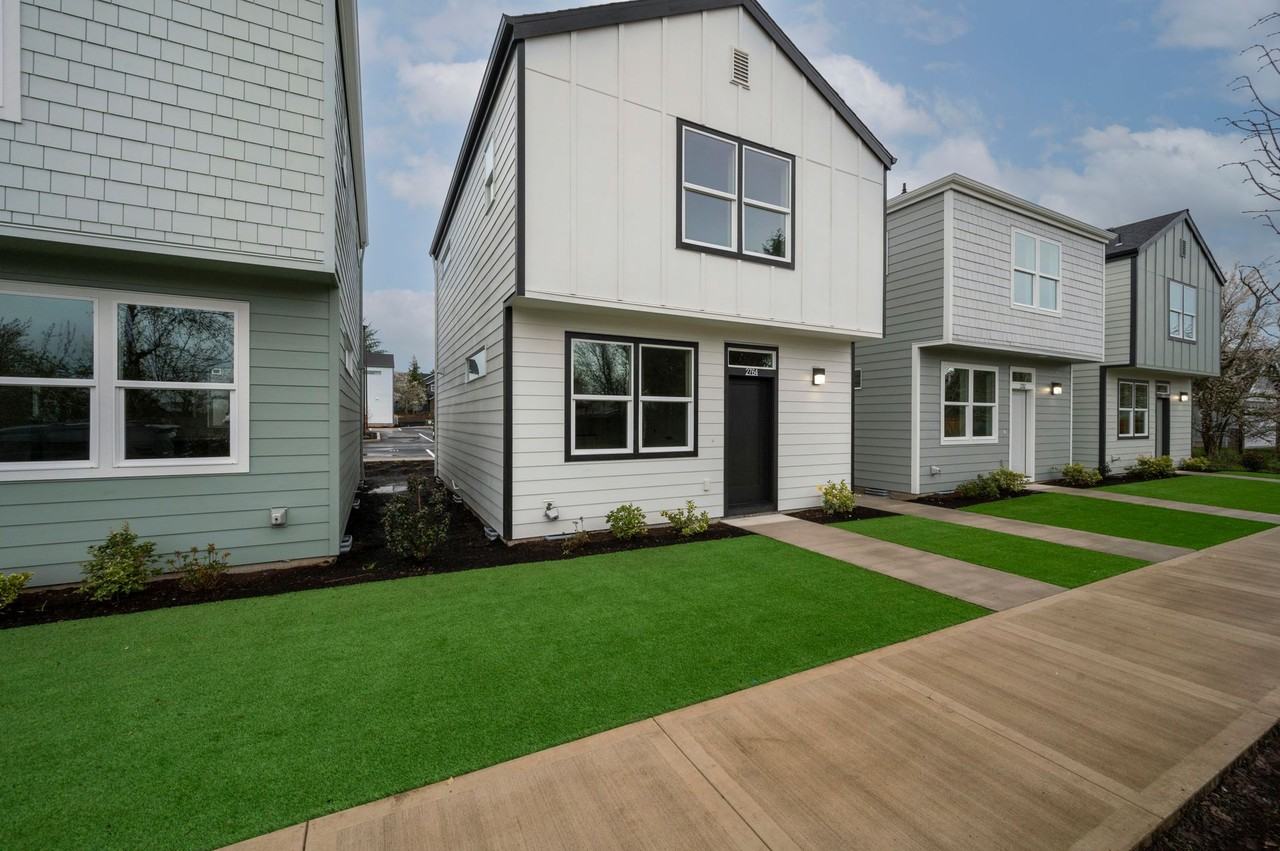 Brand New Newberg Homes - Photo 4 of 6