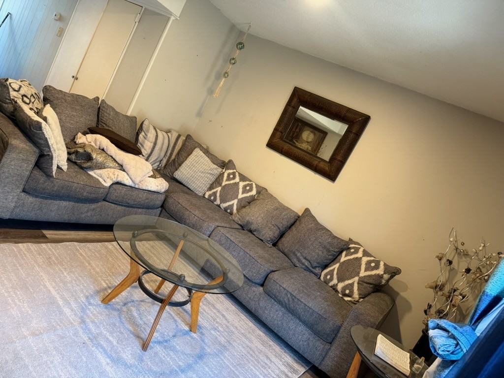 33 Willa Dr #B - Photo 2 of 10