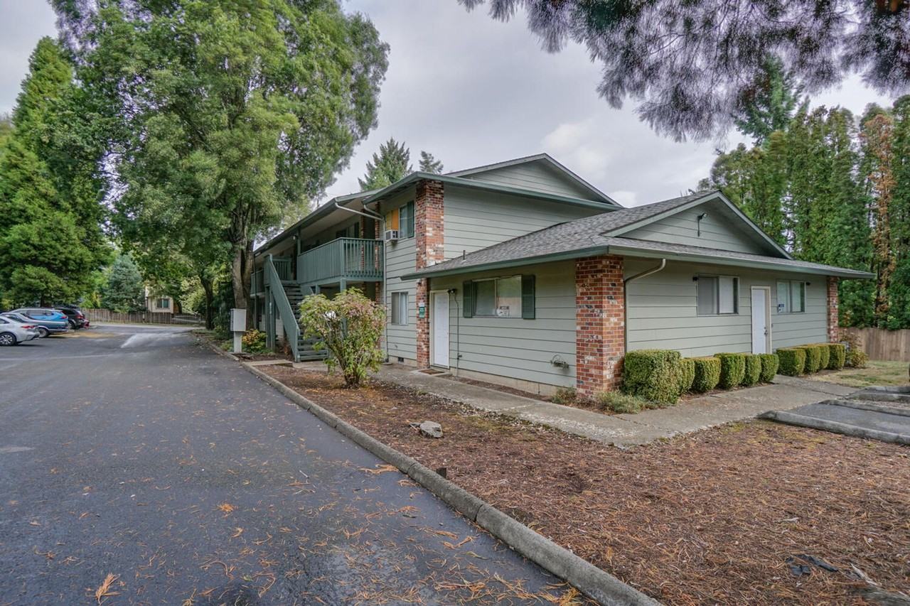 Charwin Court Apartments - Photo 4 of 33