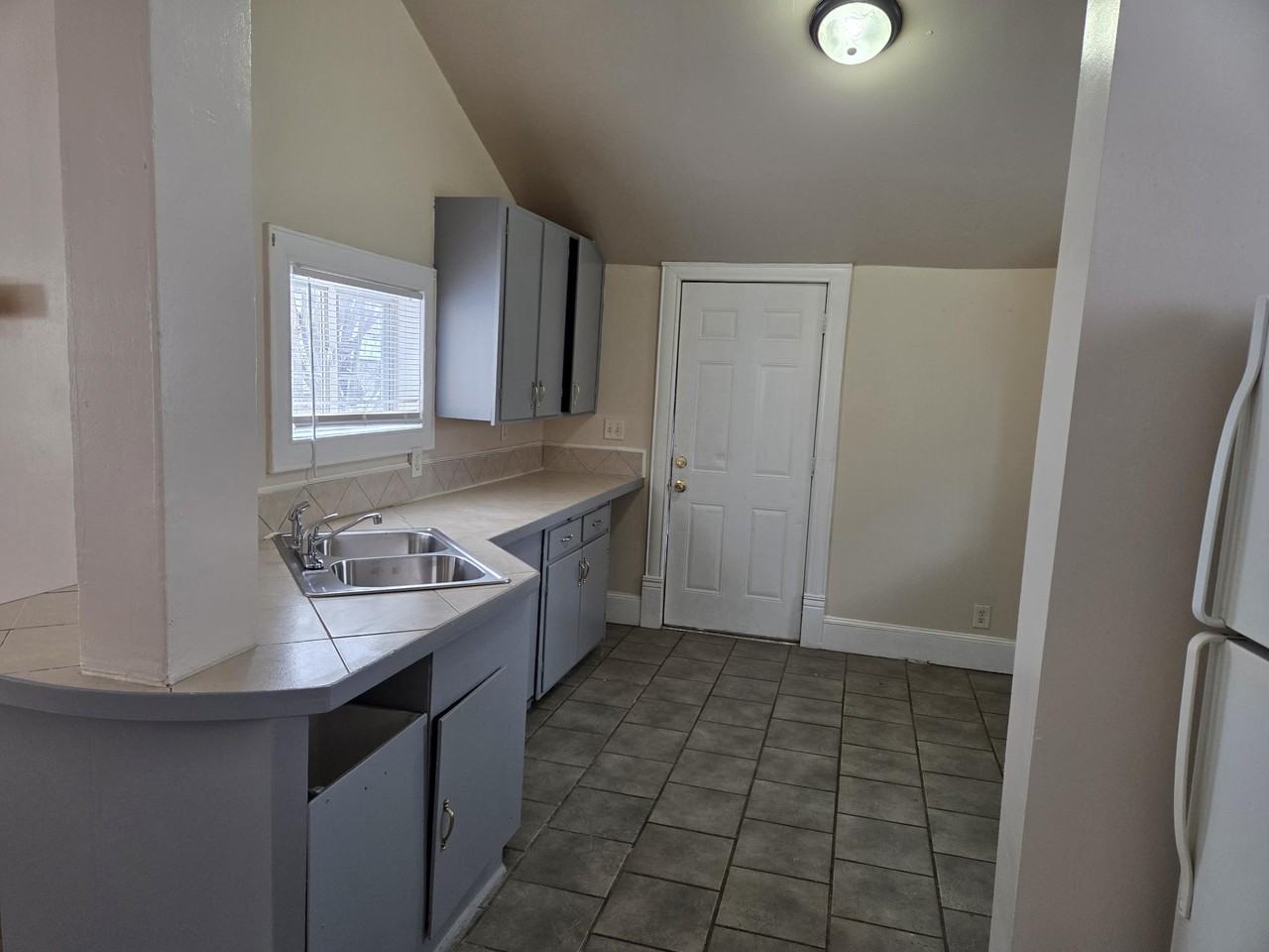 3623 Fremont Ave N #1 - Photo 4 of 22