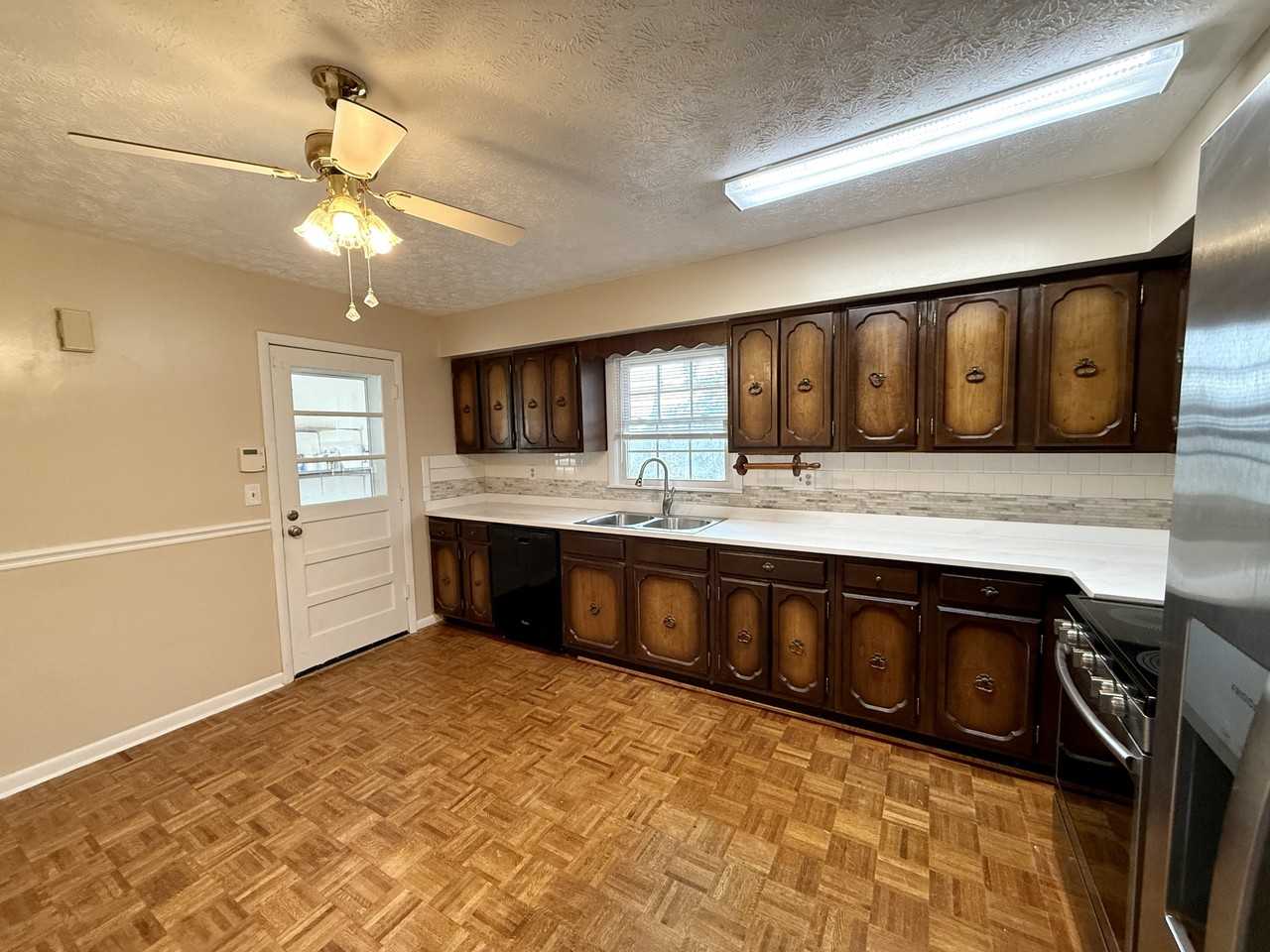 303 Robin Dr #1 - Photo 2 of 18