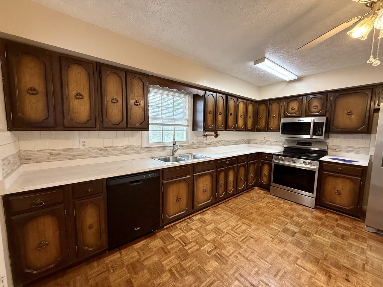 303 Robin Dr #1 - Photo 3 of 18