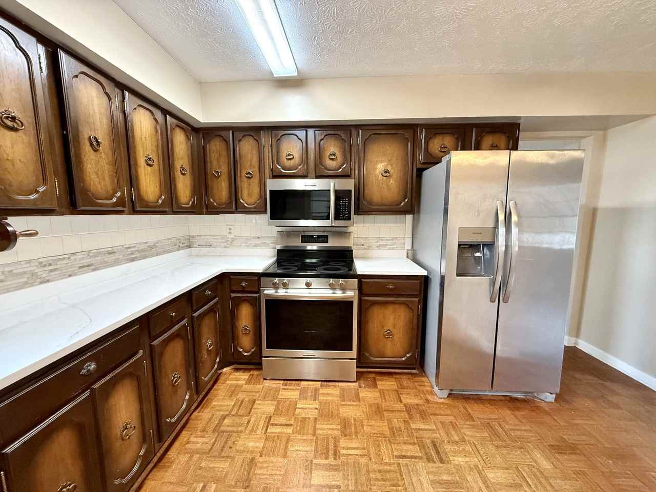 303 Robin Dr #1 - Photo 4 of 18