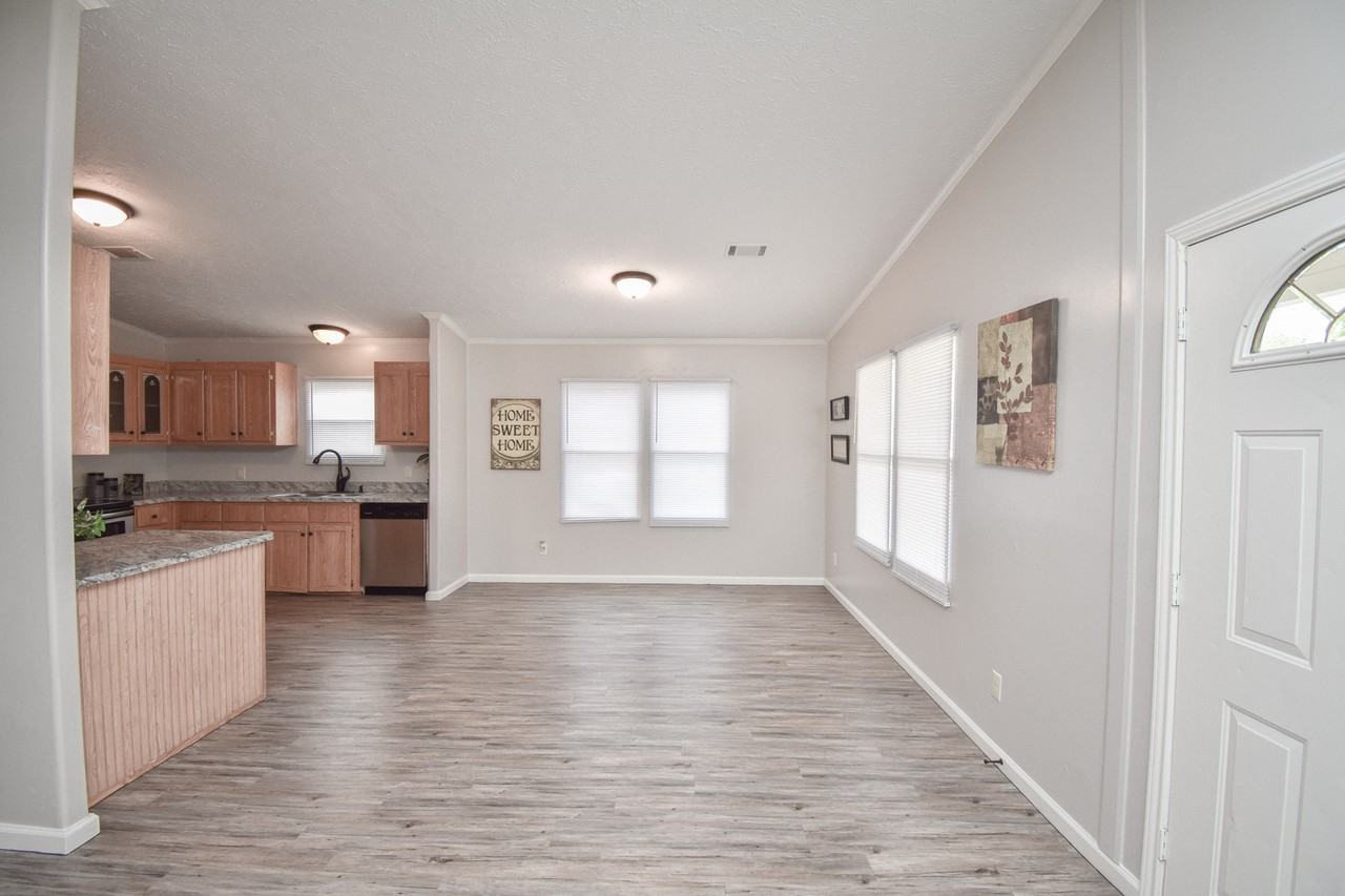 807 E Mesquite Ln #0 - Photo 2 of 14