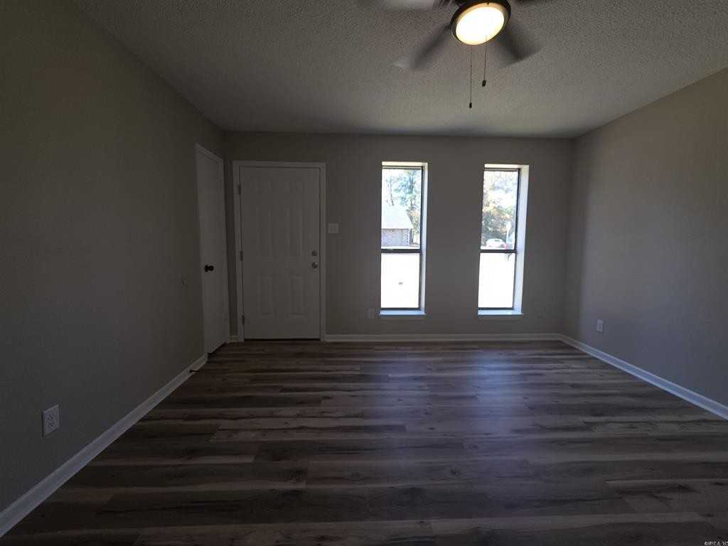 124 N Park St #B - Photo 2 of 11