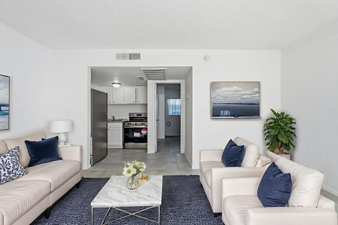 Buenas off the Highway - Photo 4 of 5