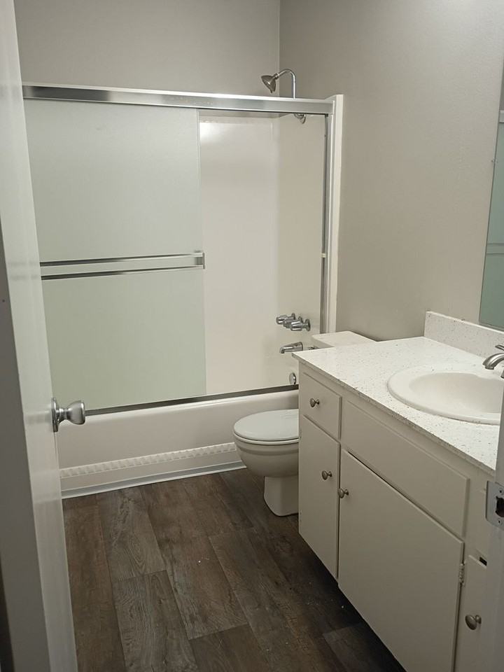 Helix South Apartments - Photo 5 of 16