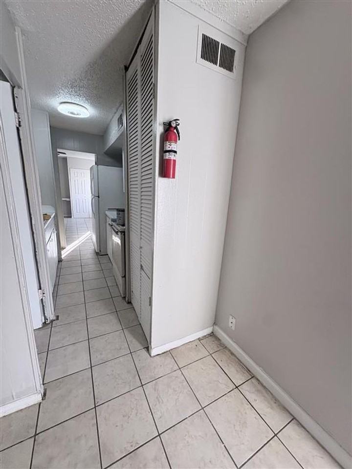 Villa Apartments - Photo 3 of 6