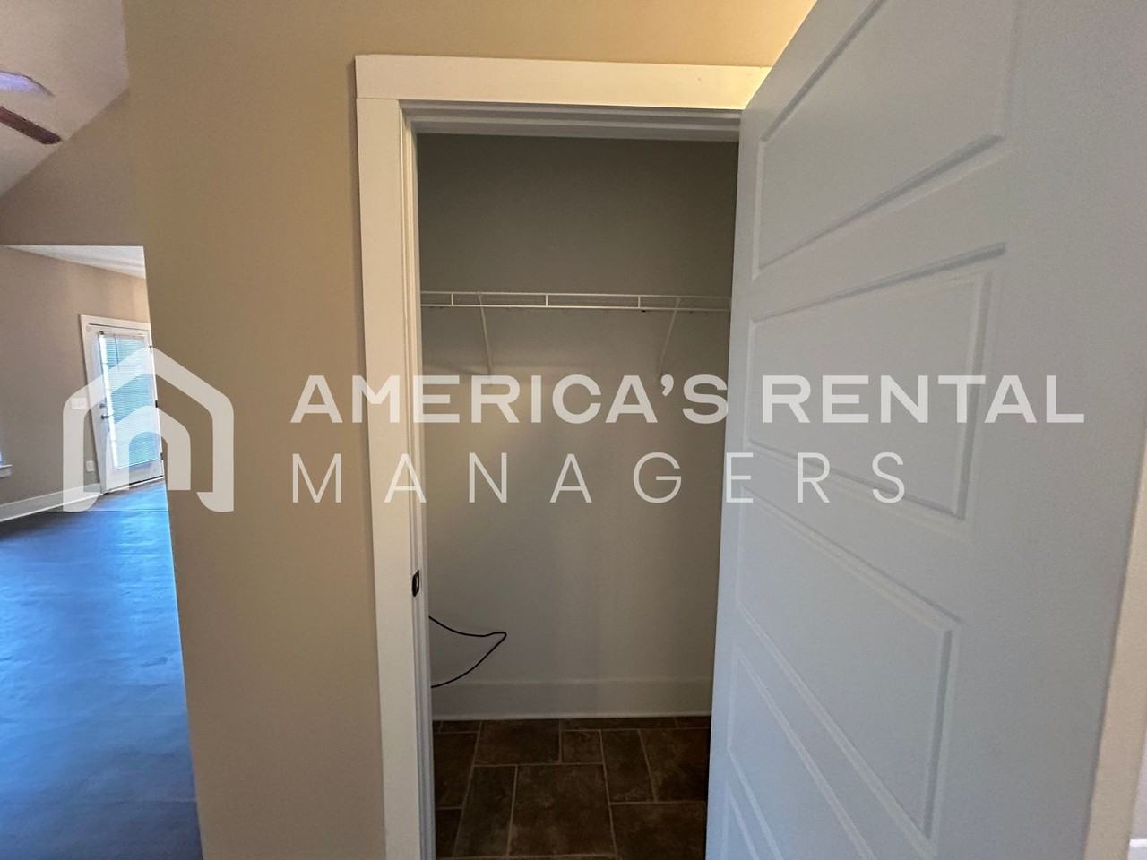 116 Falling Waters Ln - Photo 4 of 33