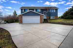 featured image of 906 Summit Dr