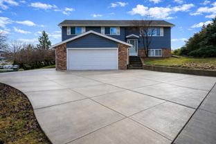 906 Summit Dr - Photo 1 of 1