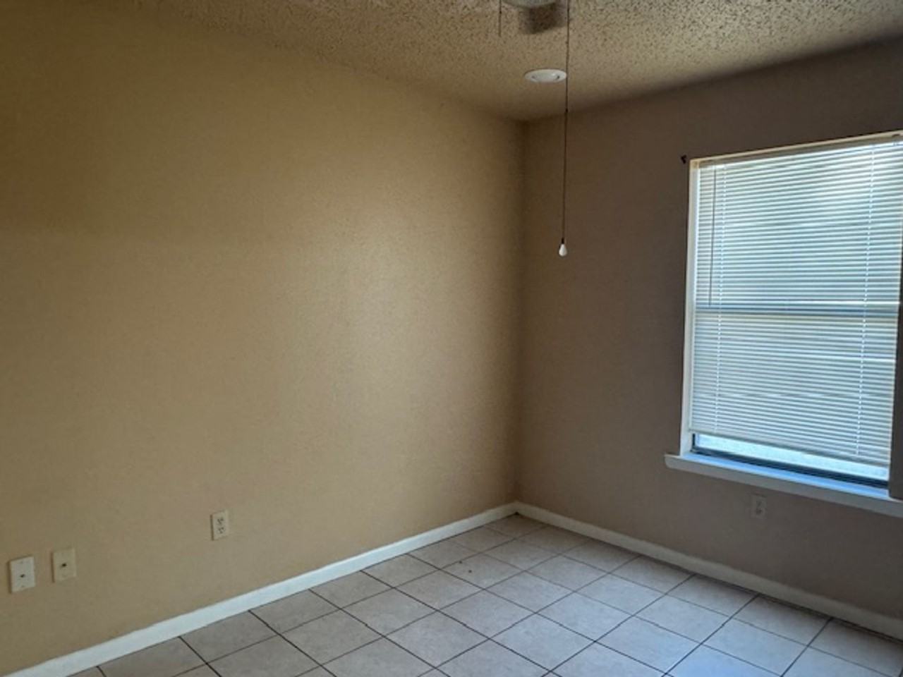 300 Lee St - Photo 5 of 10