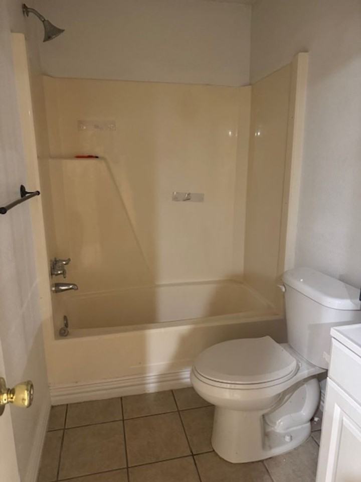 300 Lee St - Photo 6 of 10