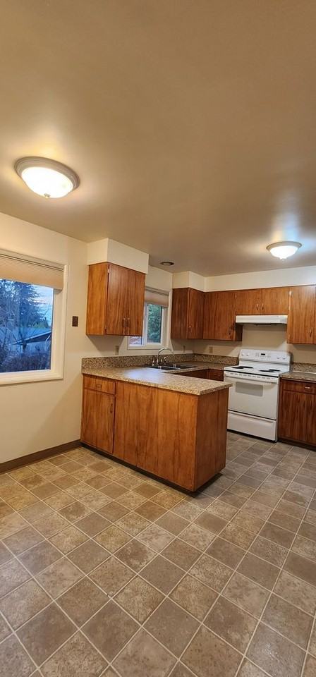 400 Nw Ponderosa Ave - Photo 7 of 32