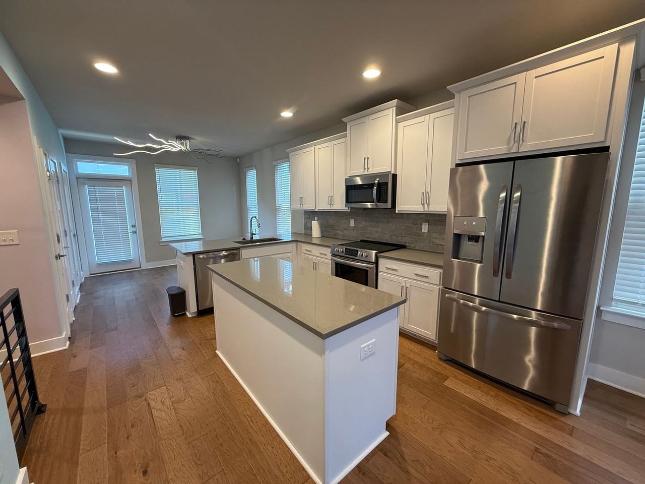 2118 Bryant Park Dr - Photo 2 of 24