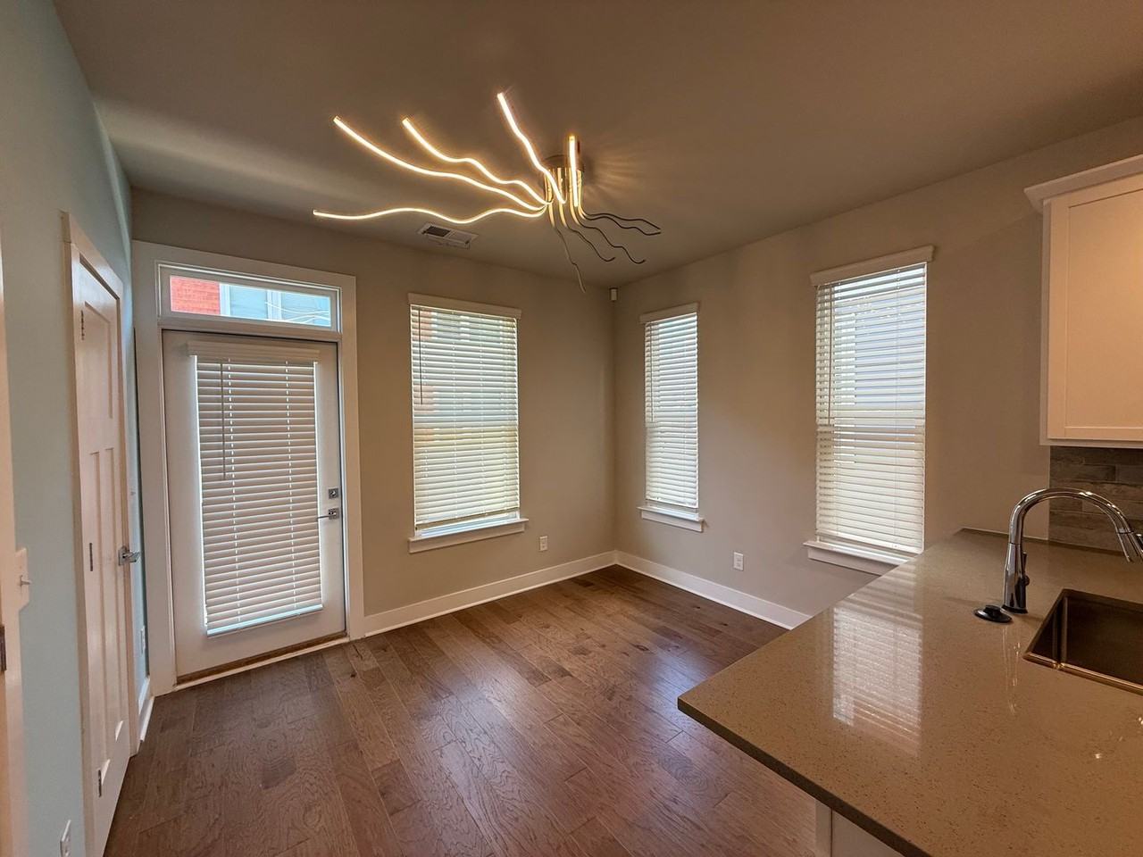 2118 Bryant Park Dr - Photo 6 of 24