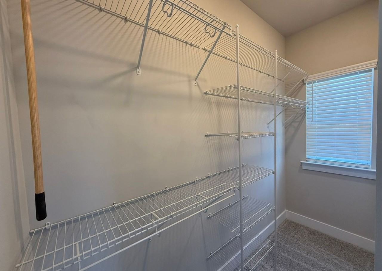 2118 Bryant Park Dr - Photo 7 of 20