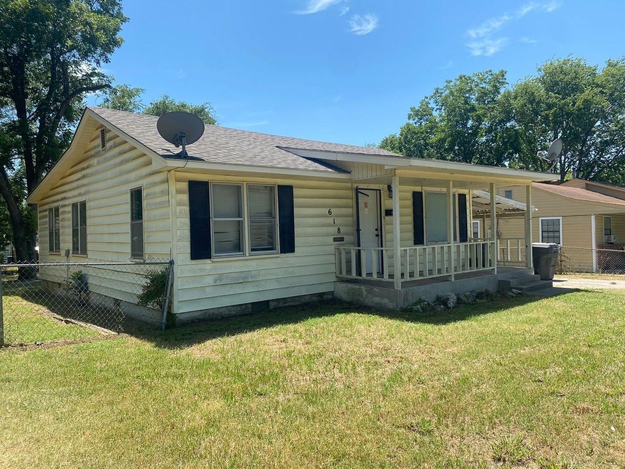 618 13th Ave Nw - Photo 2 of 7