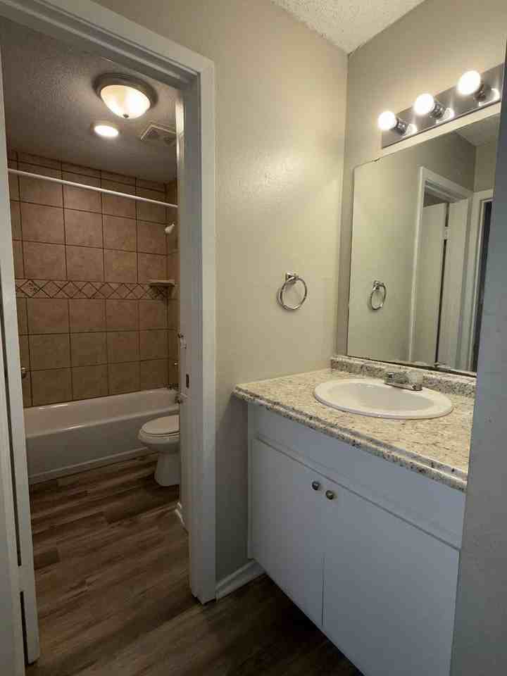 La Mesa Apartments - Photo 5 of 6