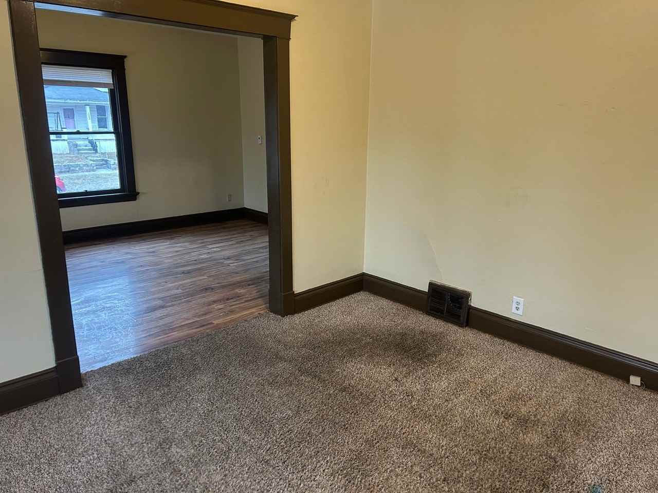 301 Parker Ave - Photo 5 of 18