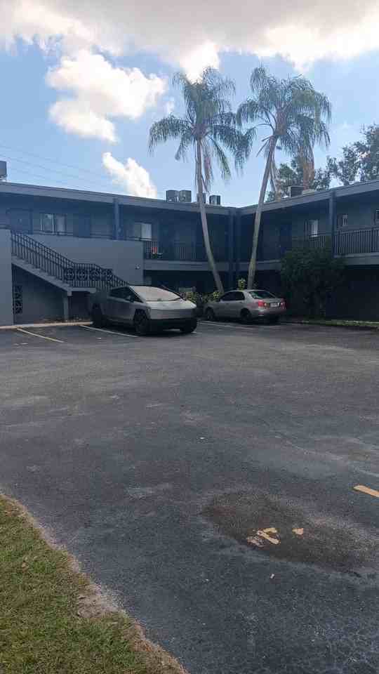 The Milano Manor Apartments - Photo 2 of 25