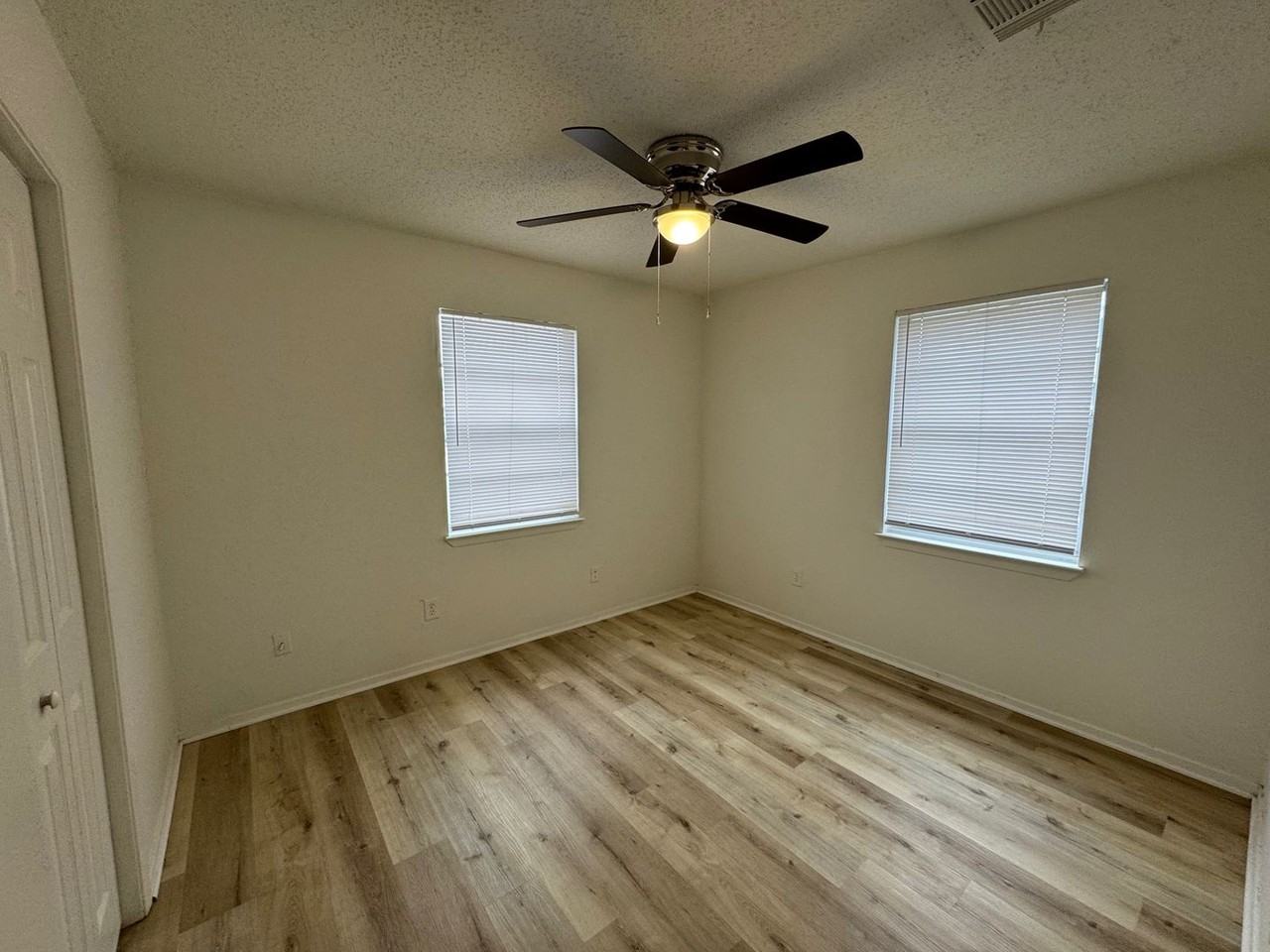 117 S Walnut St - Photo 2 of 9