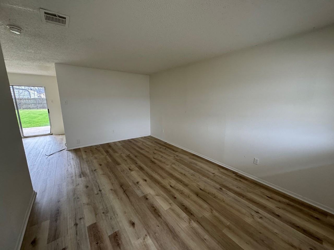 117 S Walnut St - Photo 3 of 9